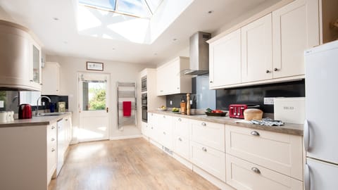 Belvedere - the bright kitchen