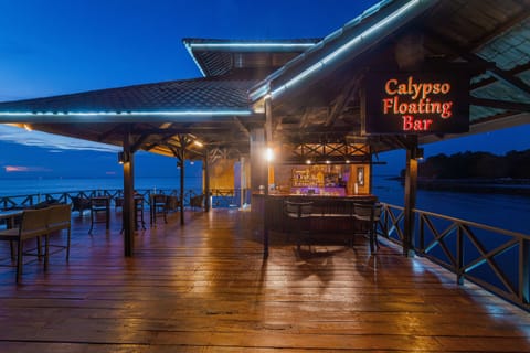 3 bars/lounges, 2 beach bars
