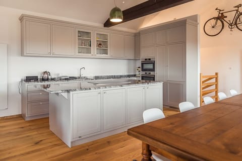 Cherry Orchard House - dining area and kitchen