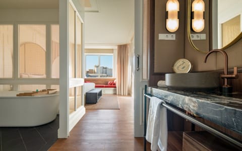 Presidential Suite | Premium bedding, down comforters, memory foam beds, minibar