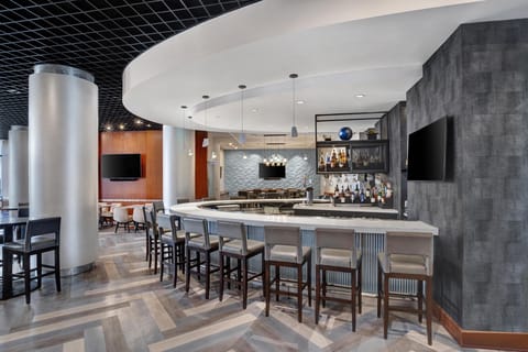 3 restaurants; breakfast, lunch, and dinner served