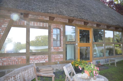 Reetdachkate on stud Schierensee - Fischerkate Farm Stay in Malente