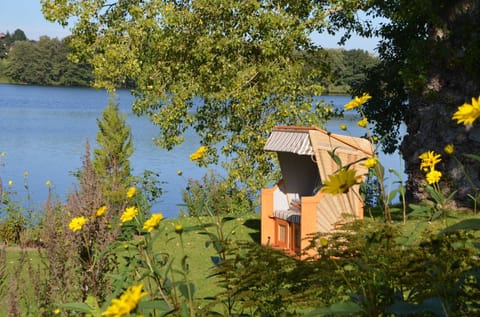 Reetdachkate on stud Schierensee - Fischerkate Farm Stay in Malente