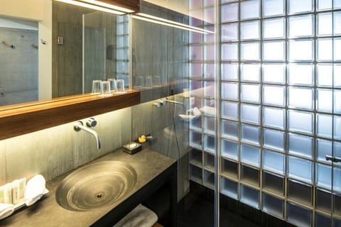 Junior Double Room, City View | Bathroom | Free toiletries, hair dryer, slippers, towels