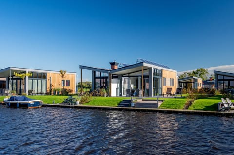 Chalet, 2 Bedrooms, Canal View (Knilles 4 aan het water) | Free WiFi