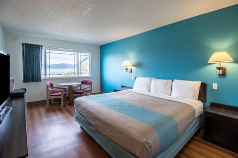 Pillowtop beds, rollaway beds, free WiFi, bed sheets