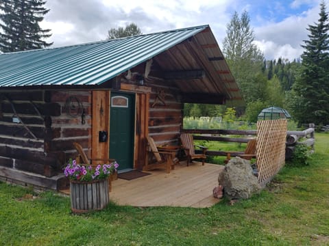 Pioneer (Fir) Cabin - 2 Bedrooms | Front of property