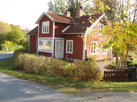 Holiday house in Lönneberga on the river near Vimmerby up to 10 persons - Haus Oskarslund Villa in Kalmar County, Sweden
