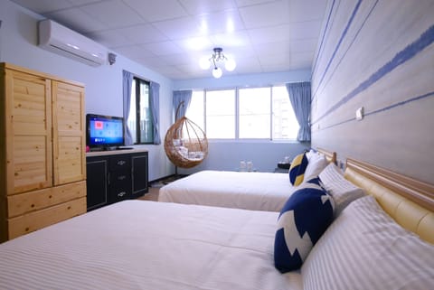 Elite Quadruple Room, 2 Double Beds | Desk, blackout drapes, rollaway beds, free WiFi