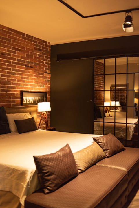 DELUXE ROOM | 1 bedroom, hypo-allergenic bedding available, laptop workspace