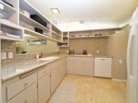 Clean And Bright Kitchen