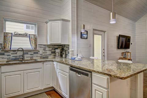Kitchen - Fully equipped kitchen ready for home-cooked meals or morning coffee before a day in the sun