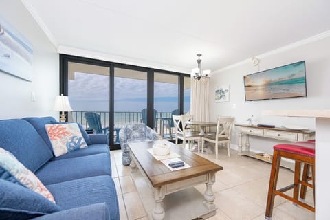 Island Winds East 604 Gulf Shores, Alabama, beach front, 1 bedroom condominium on the 6th floor