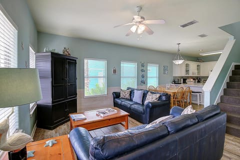 Living Area - Spacious living and dining area with an easy flow to the kitchen