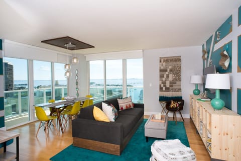 Living Area w/Sofa Bed (w/pullout trundle)
