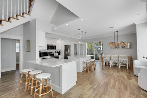 Kitchen Area, Breakfast Bars