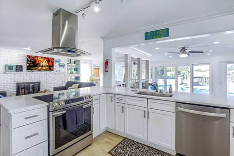 Bright, spacious kitchen perfect for group cooking and entertaining.