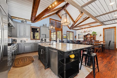 Full size kitchen offering stainless steel appliances and granite countertops.