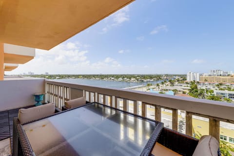 Hollywood Vacation Rental | 1BR | 1.5BA | 1,040 Sq Ft