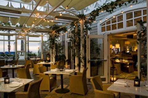 2 restaurants; breakfast, lunch, dinner, and brunch served