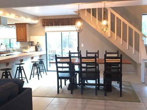 Farm table set up for 6 guests & spacious bar area for 4 & sliding door to patio
