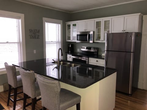 kitchen has granite counters and stainless steel appliances.