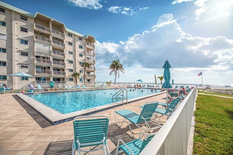 Hello Sunshine! The FABULOUS Leonardo Arms Resort Pool sits beachside