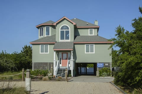 WH549: Pelican Shores | Front Exterior