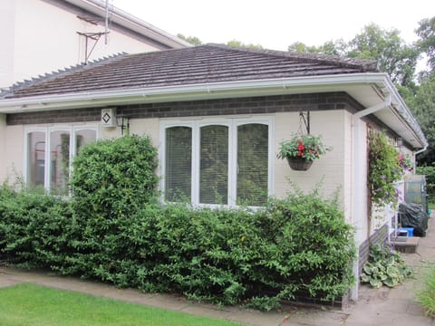 Chalk House Garden Apartment