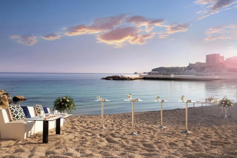 Private beach, sun loungers, beach umbrellas, beach towels