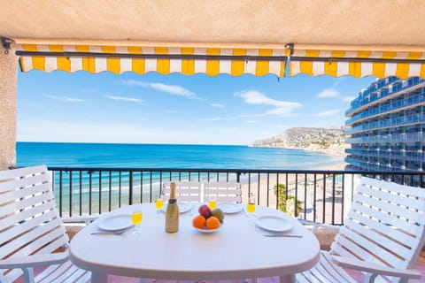 This lovely frontline beach apartment in Calpe, Costa Blanca sounds absolutely wonderful! With all the necessary comforts and a privileged location, you will surely enjoy an unforgettable vacation.The spacious living-dining room with SAT/TDT TV, air conditioning and access to the spacious terrace will allow you to relax and enjoy the impressive sea views. The open kitchen equipped with a ceramic hob will give you the comfort of preparing your own meals. The bedroom with a double bed and the independent bathroom with bathtub will ensure your rest and relaxation.The beautiful outdoor terrace is the perfect place to enjoy the surroundings and relax in the fresh air. In addition, having a garage space for one vehicle is a great advantage.The location of this apartment is really convenient, as it is close to all the necessary services, such as restaurants and supermarkets. And of course, being just a few steps from the sandy beach will allow you to enjoy the sea and sunbathe without having to travel far. In addition, the center of Calpe is within walking distance, giving you the opportunity to explore the city and enjoy its charm.It is important to note that the apartment offers free WiFi and pets are not allowed. In case the apartment is occupied by 3 people, a free extra bed will be provided in the living room for more comfort.Don't hesitate to book this charming apartment in Calpe to enjoy an unforgettable holiday on the beautiful Costa Blanca. We assure you that it will be an incredible experience!
