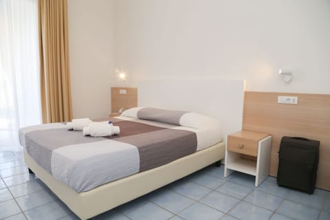 1 bedroom, premium bedding, down comforters, minibar