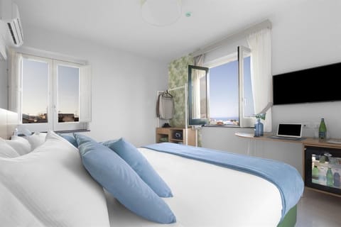 Superior Room, Garden View | Minibar, in-room safe, individually furnished, desk