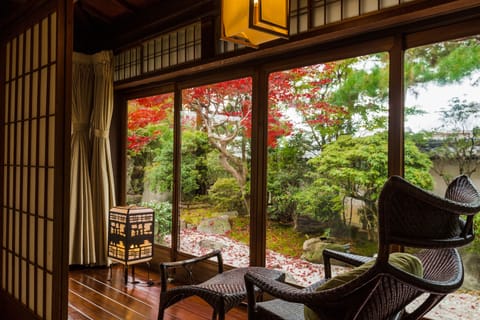 Classic Suite, Private Bathroom, Ground Floor | Premium bedding, down comforters, pillowtop beds, in-room safe