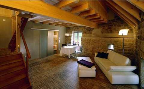 Suite | Living area | Flat-screen TV