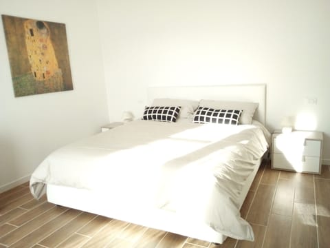 Classic Double Room, Private Bathroom | In-room safe, desk, laptop workspace, iron/ironing board