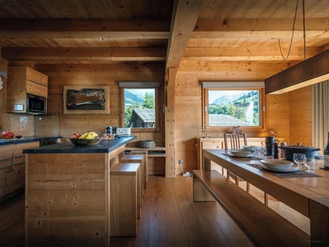 Kitchen & Dining table