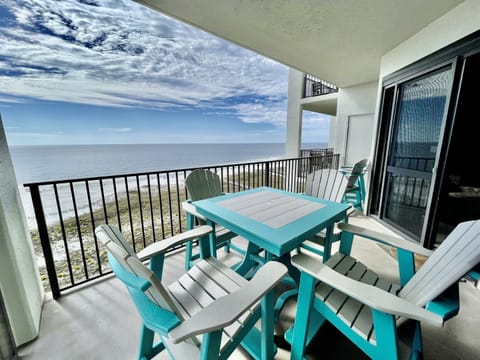 Plenty of seating on this balcony!
