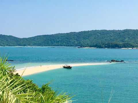 Beach nearby, white sand, beach cabanas, beach towels