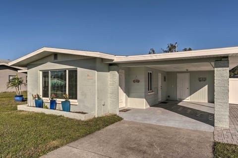 Venice Vacation Rental | 2BR | 1BA | 1,100 Sq Ft | Step-Free Access