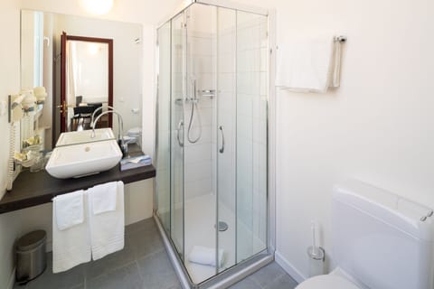 Superior Double or Twin Room (north side) | Bathroom | Shower, free toiletries, hair dryer, towels