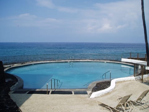 ocean front pool 