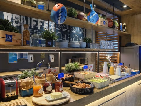 Daily buffet breakfast for a fee