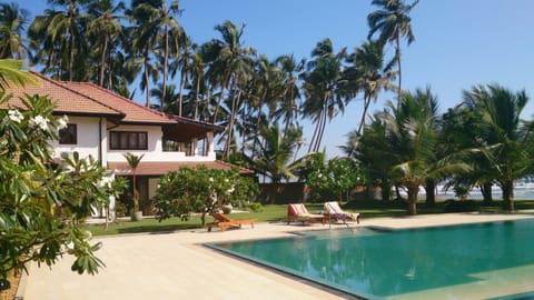 The pool, the villa and the sea