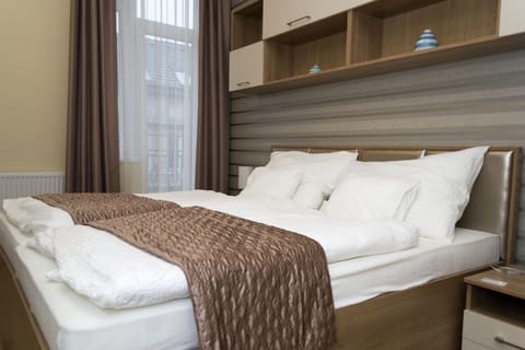 Double or Twin Room, Balcony | 1 bedroom, premium bedding, individually furnished, desk