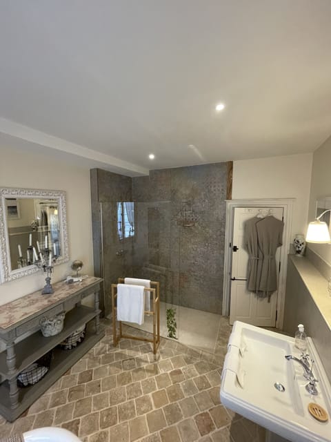 City Double Room | Bathroom | Shower, free toiletries, hair dryer, bathrobes