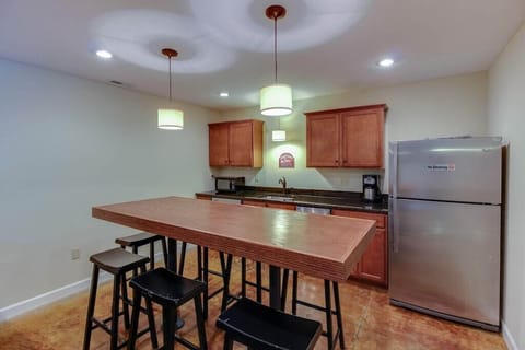 bar top and second kitchen. Ice maker located here.
