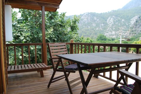 Apartment, 2 Bedrooms, Kitchen | Garden view