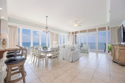 Phoenix Gulf Shores 2104, Gulf Shores, Alabama, beach front, 4 bedroom condominium on the 21st floor