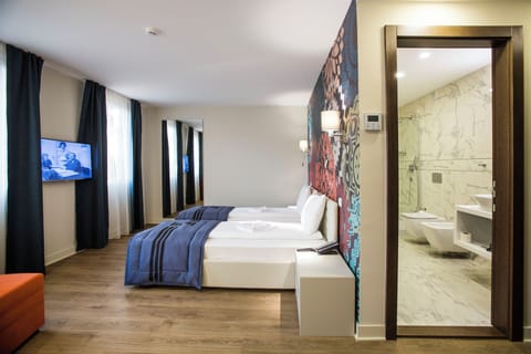 Deluxe Double Room | Minibar, desk, blackout drapes, soundproofing